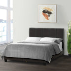 Letto in similpelle marrone scuro con trapuntatura a punto lineare