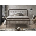 Letto a piattaforma in metallo
