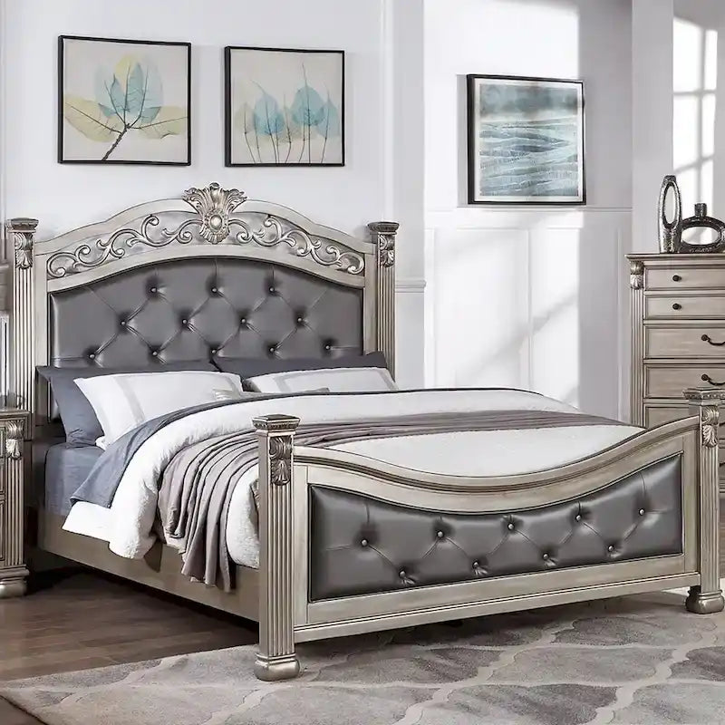 Letto imbottito con testiera e pediera in argento anticato