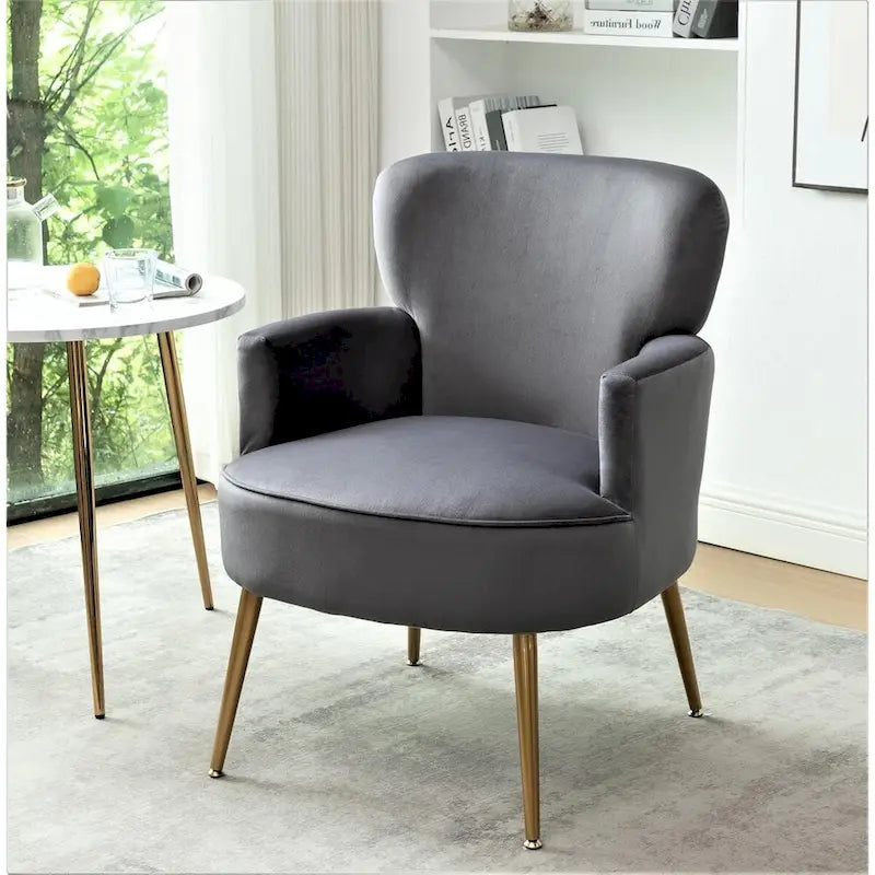 Elegante poltrona in velluto con gambe in metallo dorato