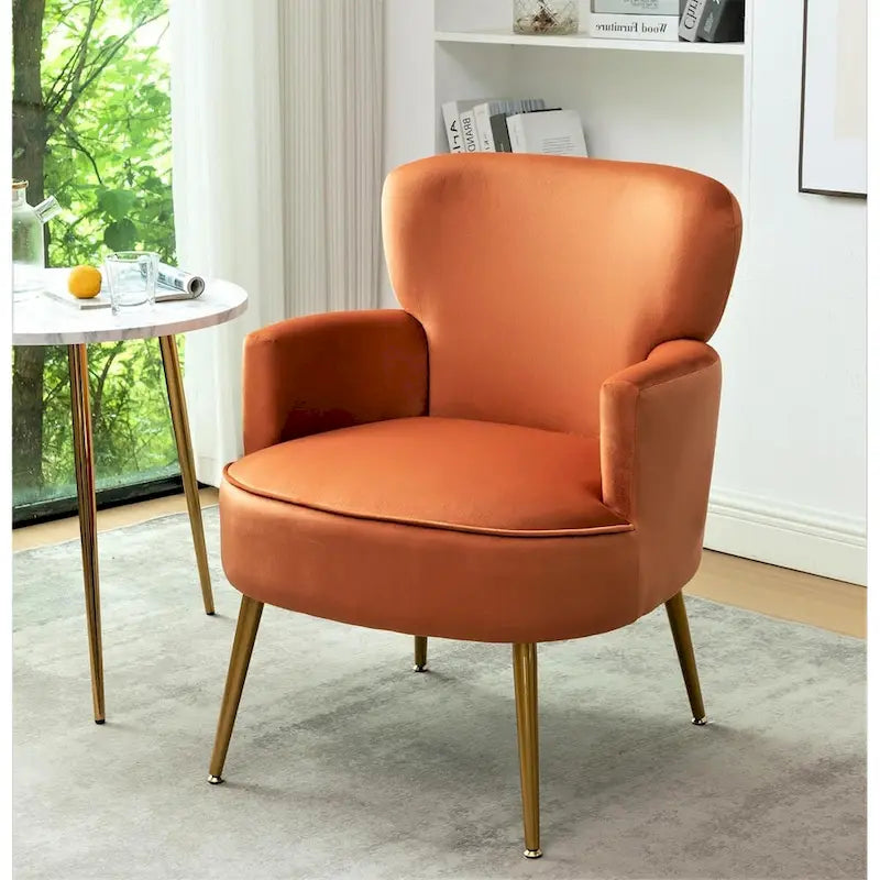 Elegante poltrona in velluto con gambe in metallo dorato